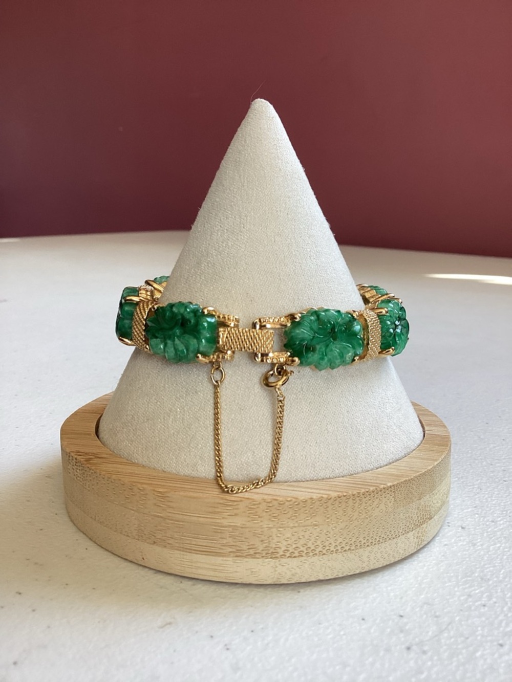 Vintage Ciner Green Glass Cabochon Bracelet Gold Tone Signed Designer Jade Look